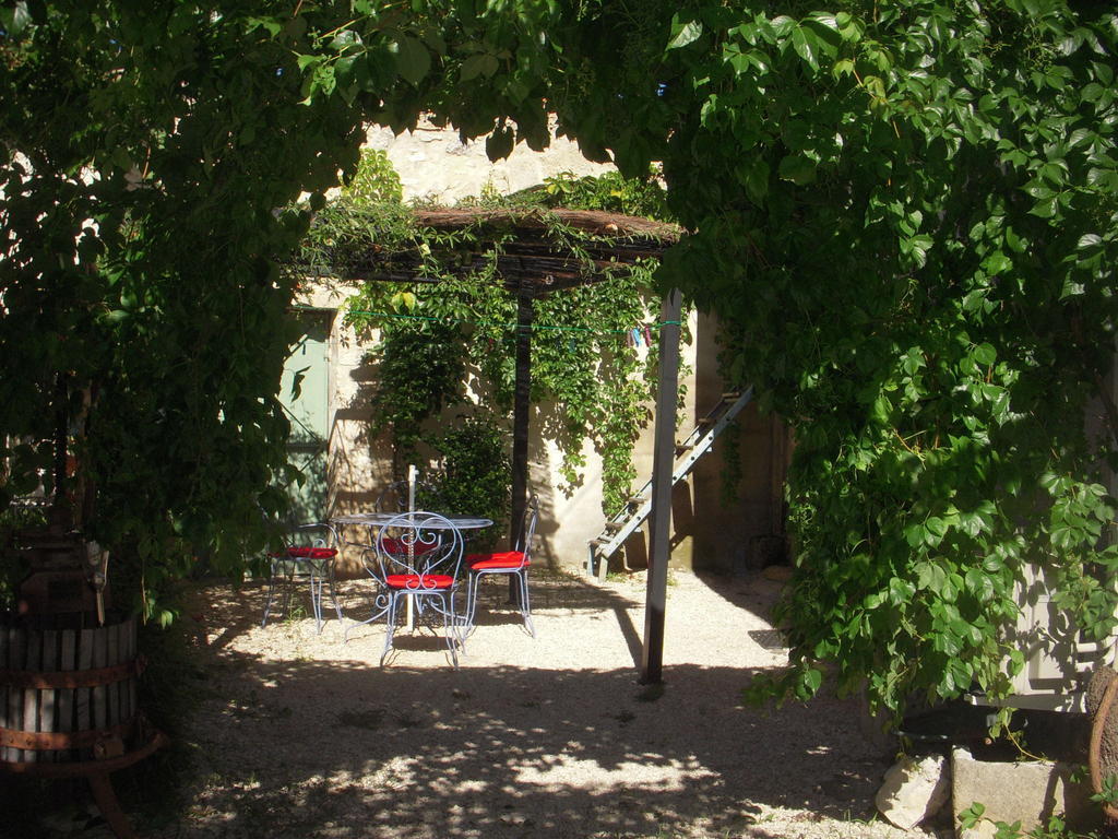 Gites Du Mas Gibert A Saussines Entre Nimes Et Montpellier Zimmer foto